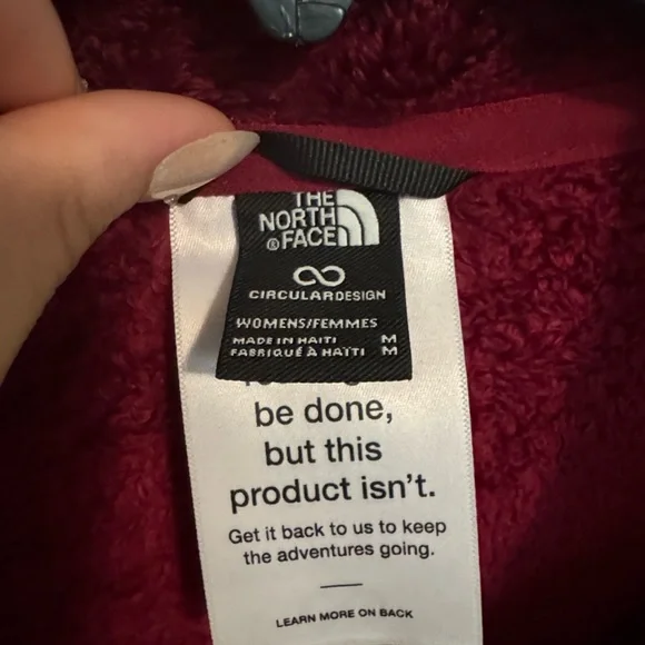 The North Face Women's Deep Red Teddy Jacket
Great for the ❄️ winter season ❄️ - Picture 4 of 9